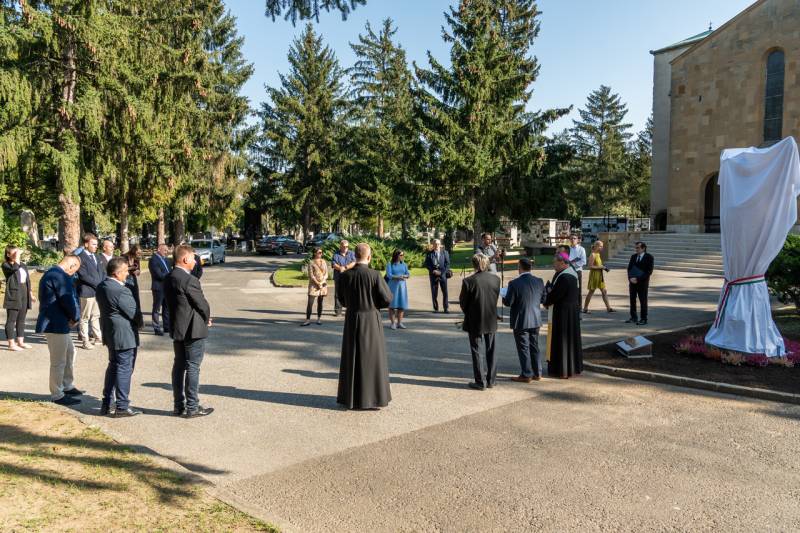 Szent Mihaly szobor_11.jpg